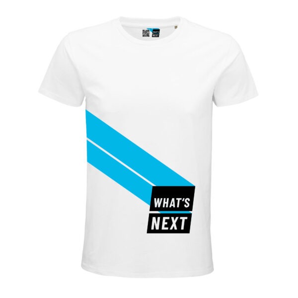 Whats-Next Logo und himmelblaue Streifen auf weißem Shirt