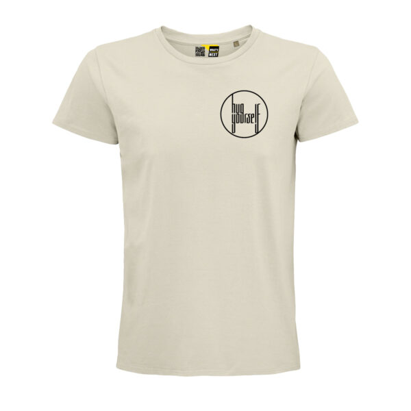 Motiv Hug yourself (als Typo im Kreis) von Wilsonticket als Brustmotiv auf Shirt in der Farbe Natural