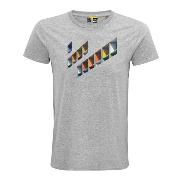 Ein grau-meliertes T-Shirt, darauf das Motiv "Wohnmaschine" von Tobias Stutz, allerdings in einer freigestellten Version. Nur noch die verschiedenfarbigen Fenster sin dzu sehen, angeordnet in drei Diagonalen von links unten nach rechts oben.