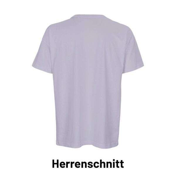 Oversize Herrenshirt in lilac, Rückenansicht, ein locker hängendes T-Shirt.