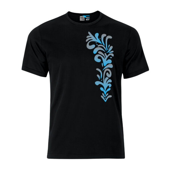 Ein schwarzes T-Shirt. Darauf, auf der linken Seite, etwa vom Hals bis zum Bauch, verschiedene Bembel-Ornamente mit Verläufen von Hellblau nach Grau.