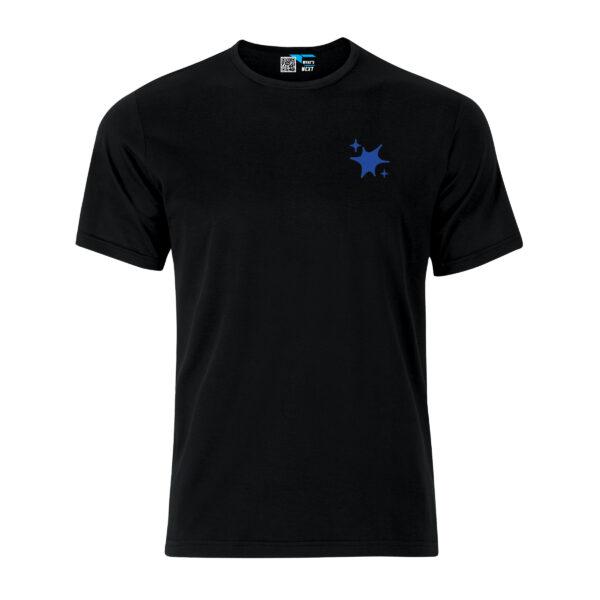 Ein T-Shirt in Schwarz. Auf der Brust ein großer und zwei kleine Sterne in Königsblau