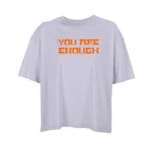 Fliederfarbenes Oversize-Shirt mit dem Aufdruck "You are enough" in Neonorange groß auf der Brust