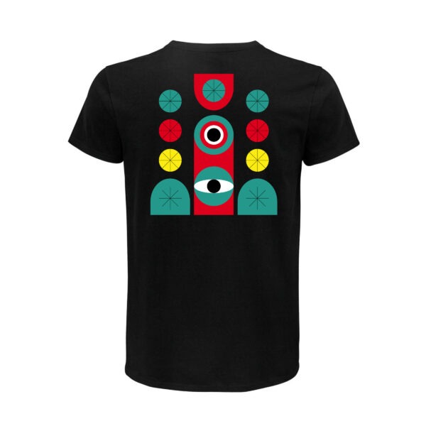 Schwarzes Shirt, Rückenansicht. Darauf Augen, Kreise, Linien und weitere geometrische Figuren in Grün, Gelb, Rot und Weiß, und sternförmig angeordnete Linien in Schwarz.