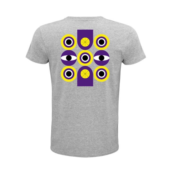 Grau-meliertes Shirt, Rückenansicht. Darauf Augen, Kreise, Linien und weitere geometrische Figuren in Gelb und Lila, und sternförmig angeordnete Linien in Schwarz.