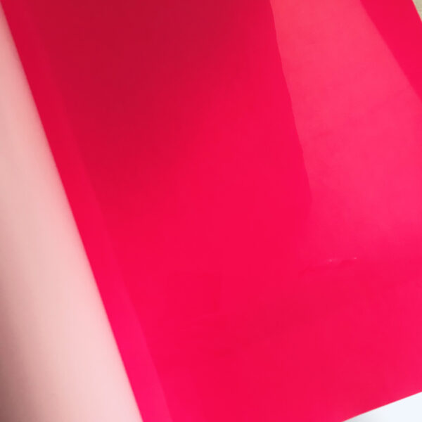 Foto der pinkfarbenen Neonfolie, Draufsicht.
