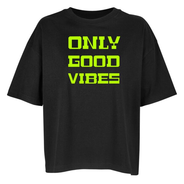 Tiefschwarzes Oversize Shirt mit dem Aufdruck "Only Good Vibes" in Neongrün groß in der Mitte