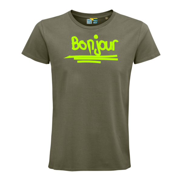 Khaki-farbenes T-Shirt mit dem Schriftzug "Bonjour" in Neongrün, grafisch umgesetzt mit drei Strichen darunter.