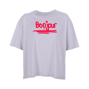 Flieder-farbenes Oversize-Shirt mit dem Schriftzug "Bonjour" in Neonrot, grafisch umgesetzt mit drei Strichen darunter.