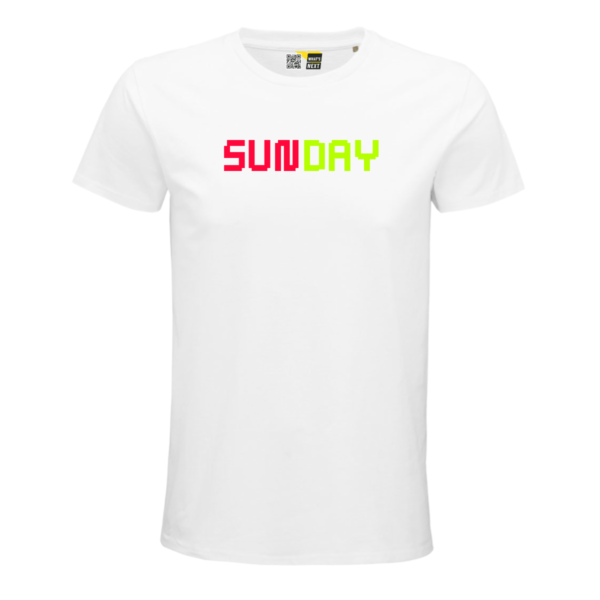 Weißes T-Shirt mit dem Schriftzug "SUNDAY" SUN in Neonrot und DAY in Neongrün.