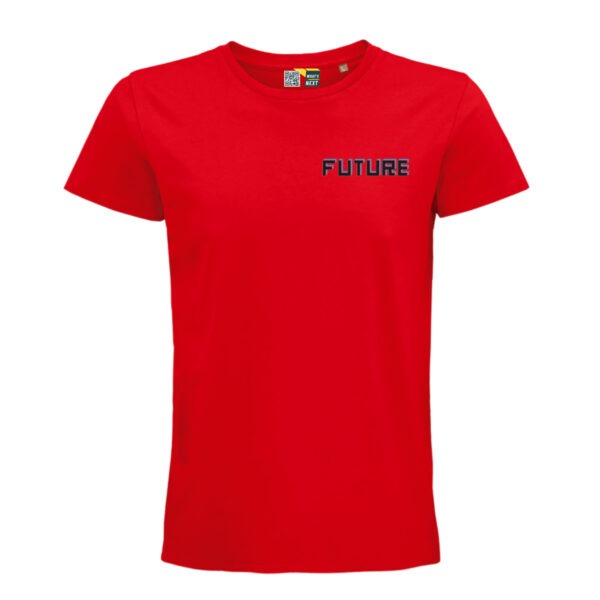 Rotes T-Shirt, auf der linken Brust das Wort "Future", viermal übereinander, von hinten nach vorne in lila, türkis, pink und schwarz.