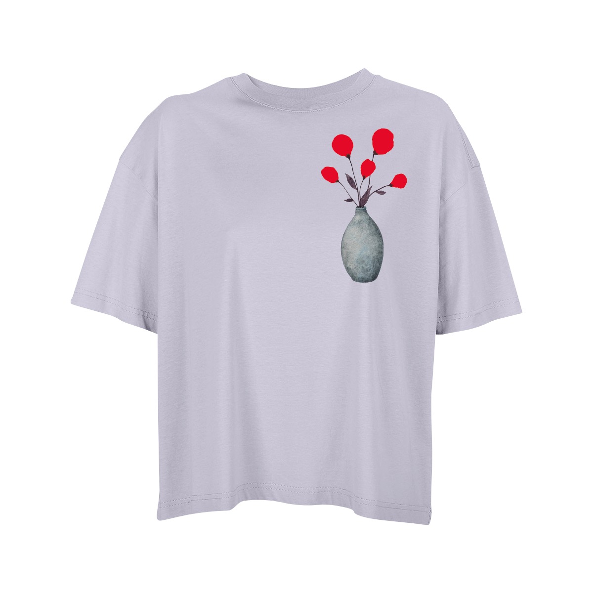 Oversize-Shirt in Flieder. Auf der linken Brust eine Vase, oval, bauchig, aus der fünf Blumen schauen. Die Vase wirkt graublau, die Blüten der Blumen stechen in knallendem Neonrot hervor.